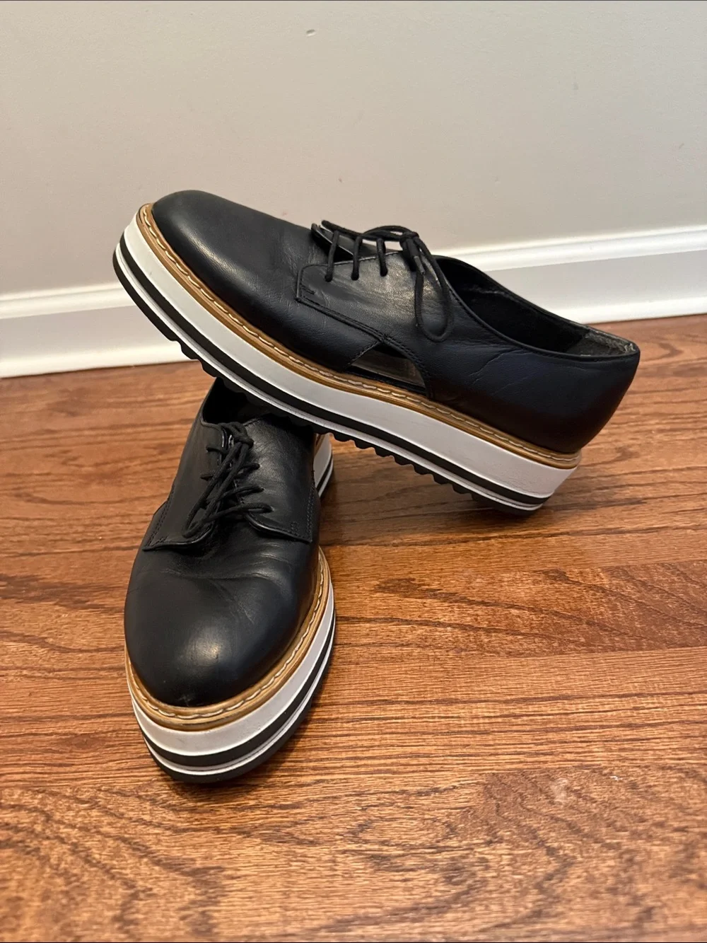 Summit By White Mountain Brody Platform Oxford in Black Italian Leather